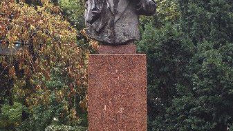 Памятник Анатолию Собчаку
