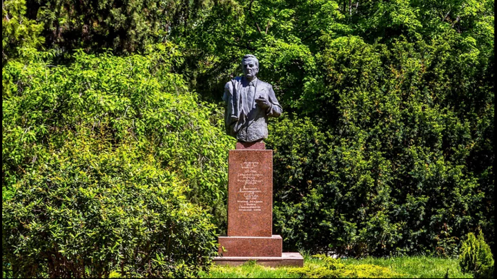 Памятник Анатолию Собчаку