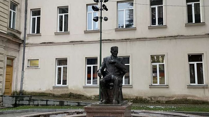Ekvtime Takaishvili Monument