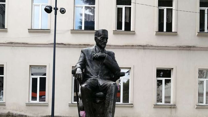 Ekvtime Takaishvili Monument