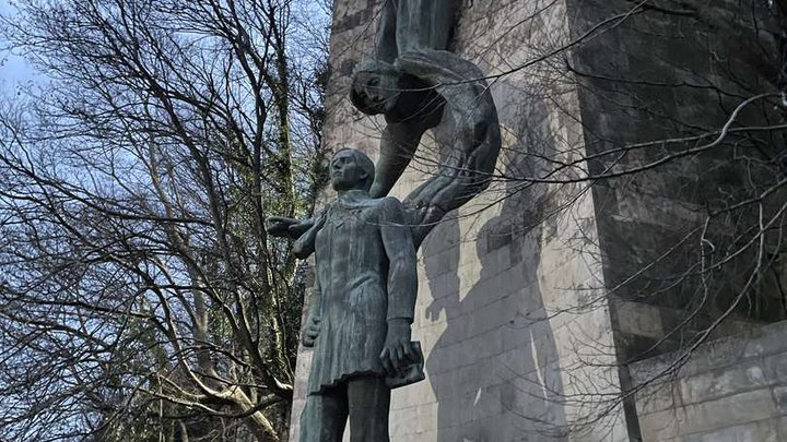 Monument to Galaktion Tabidze