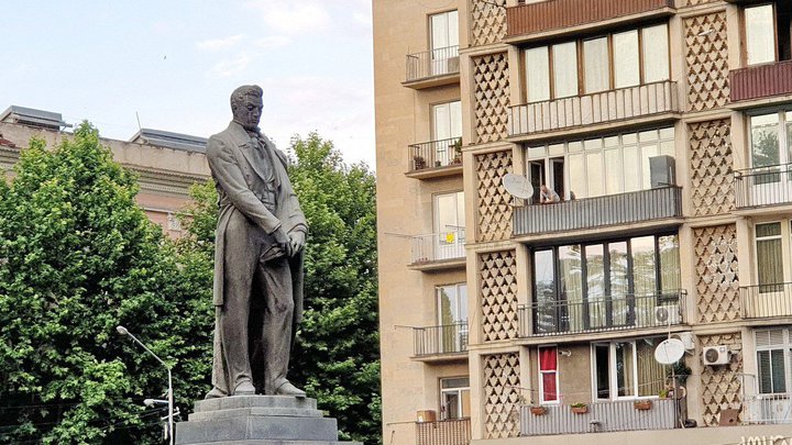 Памятник Грибоедову
