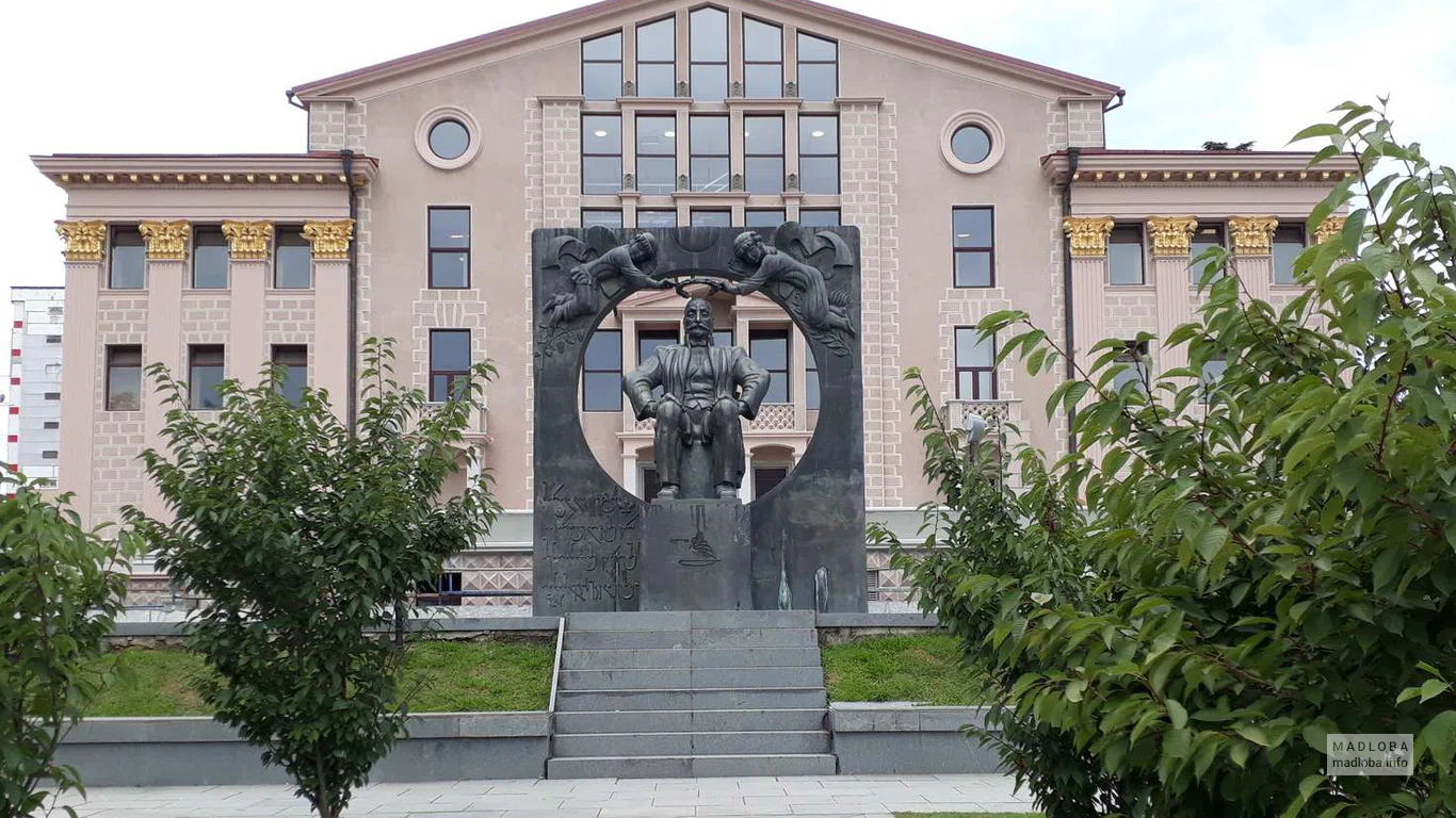 Памятник Илье Чавчавадзе