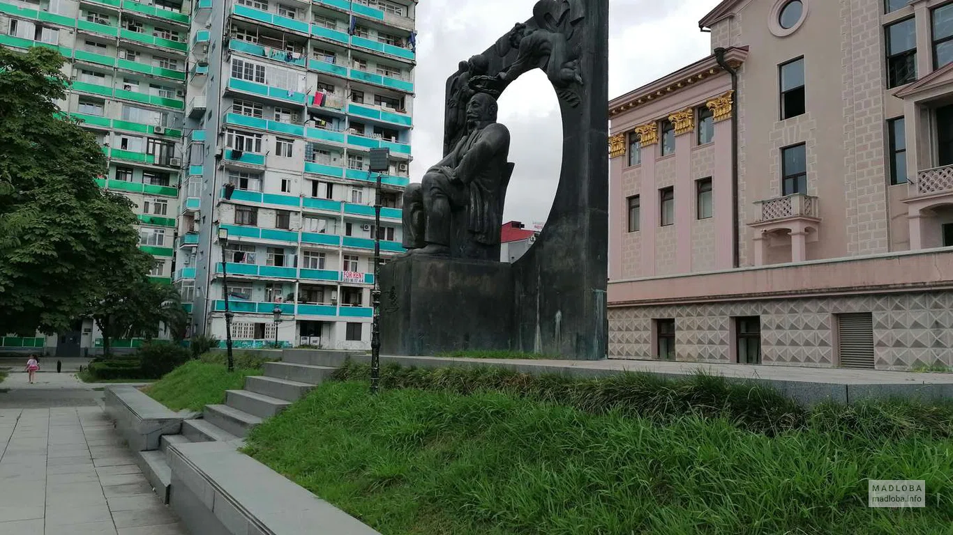 Памятник Илье Чавчавадзе