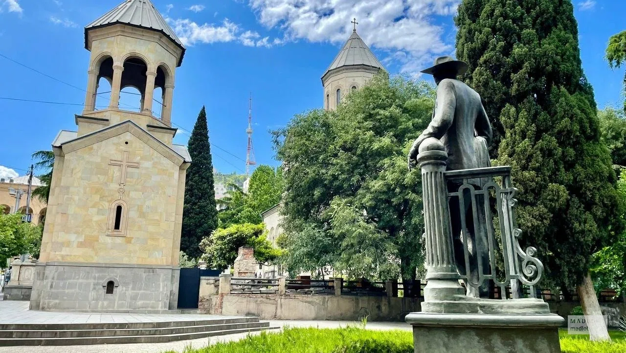 Памятник Ладо Гудиашвили в Тбилиси: культурное наследие Грузии.