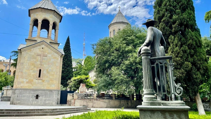 Памятник Ладо Гудиашвили