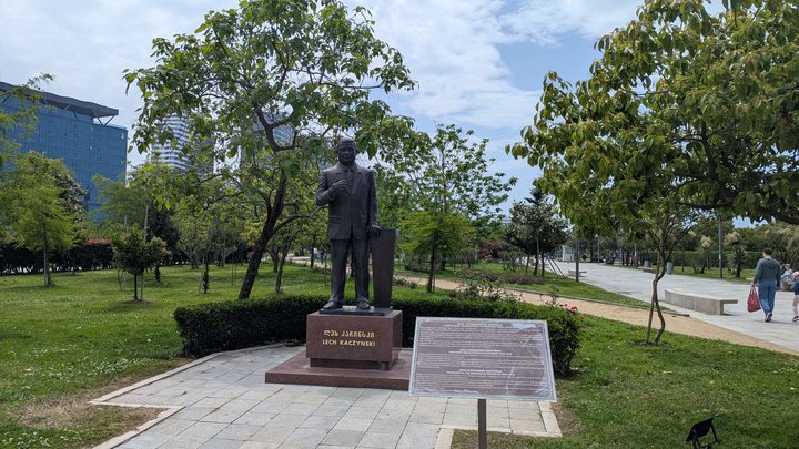 Monument to Lech Kaczynski