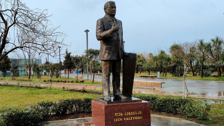 Monument to Lech Kaczynski