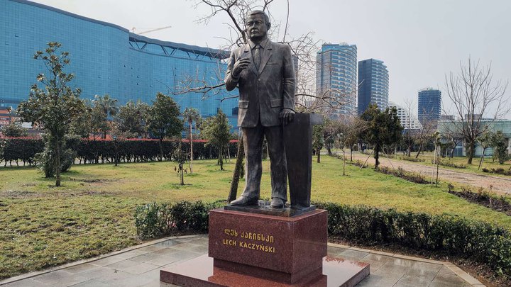 Monument to Lech Kaczynski