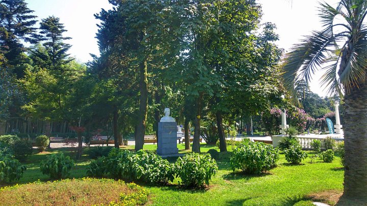 ლესია უკრაინკას ძეგლი