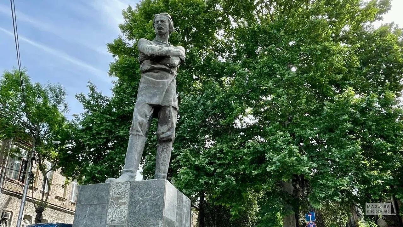 Памятник Максима Горького в Тбилиси
