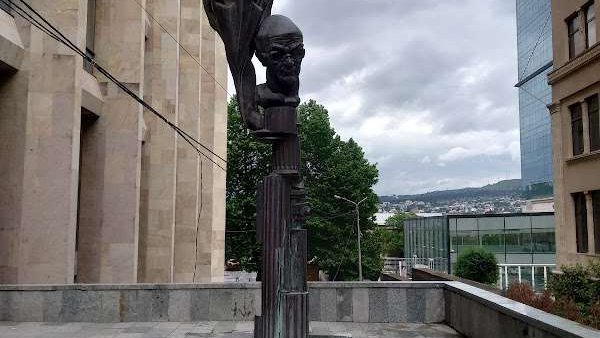 მერაბ მამარდაშვილის ძეგლი