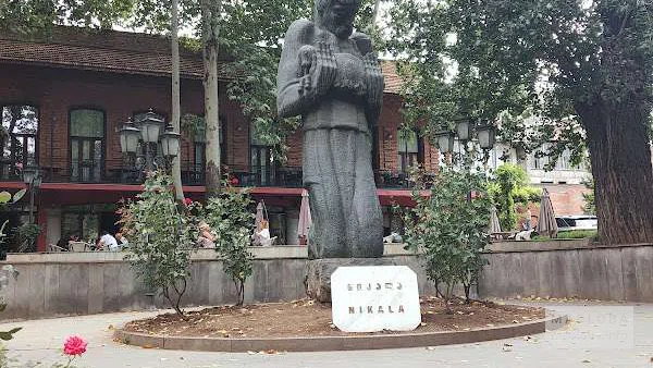 Памятник Нико Пиросмани (NIKALA)