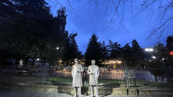 Monument to Paolo Iashvili and Titian Tabidze