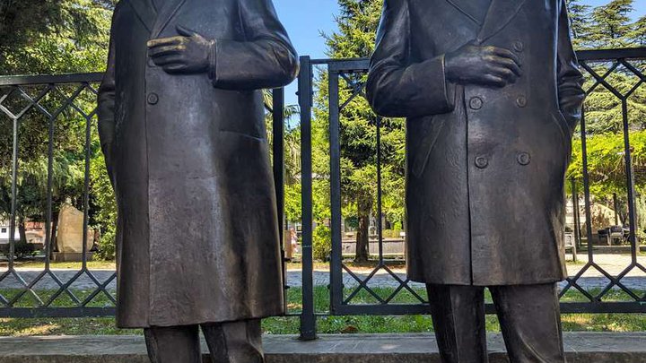 Monument to Paolo Iashvili and Titian Tabidze