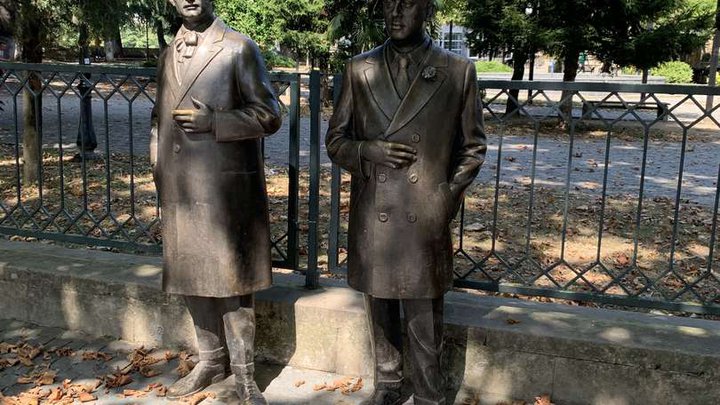 Monument to Paolo Iashvili and Titian Tabidze
