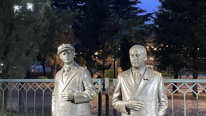 Monument to Paolo Iashvili and Titian Tabidze