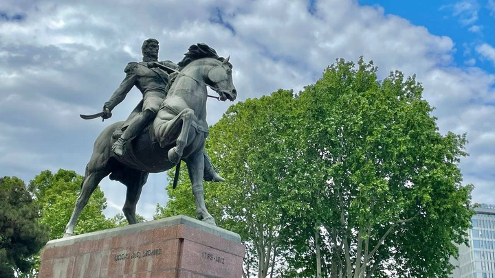 Памятник Петру Багратиони