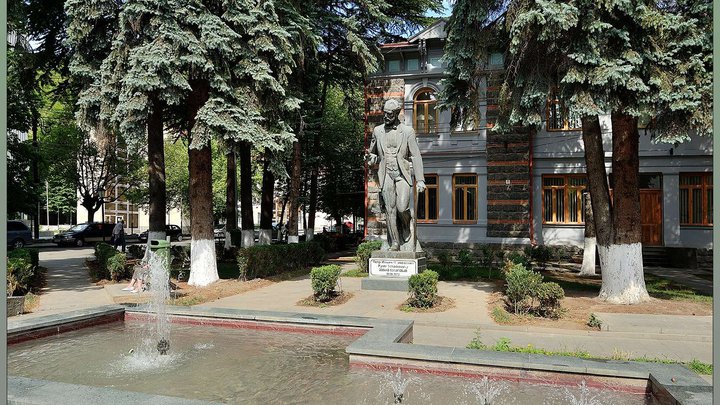 Памятник Петру Чайковскому