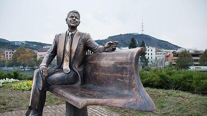 Памятник Рональду Рейгану