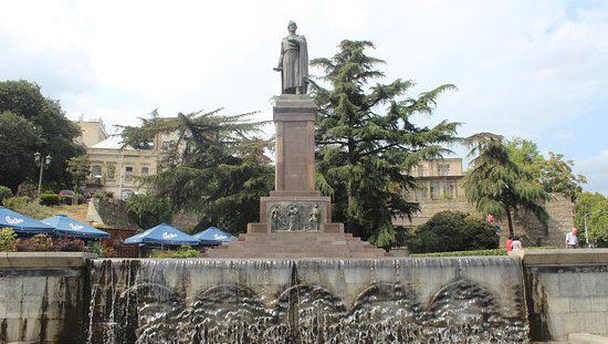 Памятник Шота Руставели