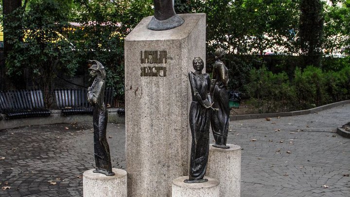 Памятник Софико Чиаурели