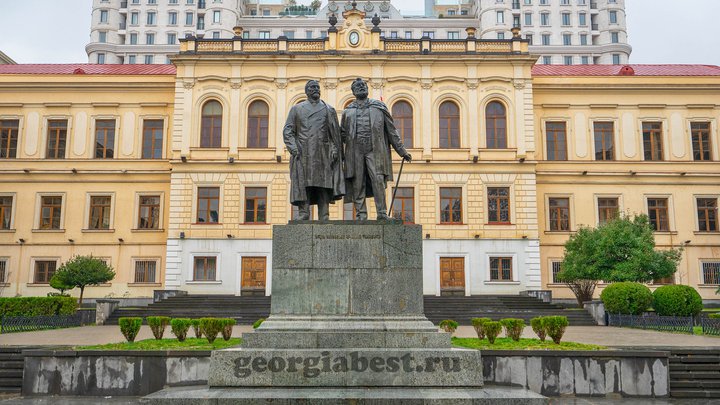 Памятник Церетели и Чавчавадзе