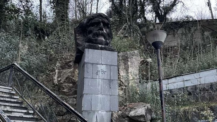 Monument to Vazha Pshavela
