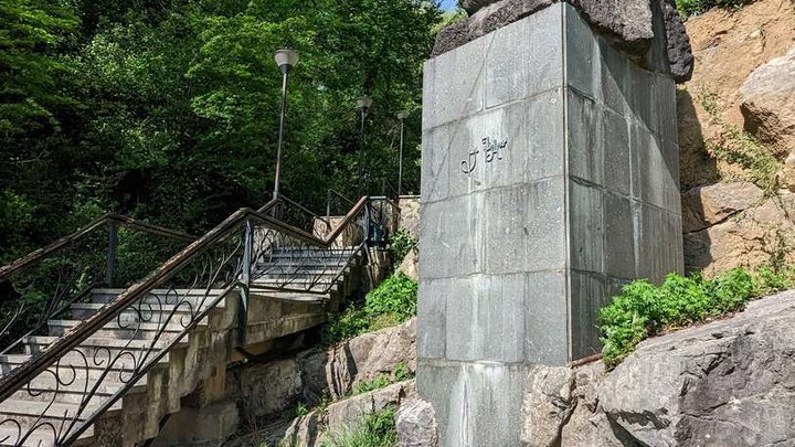 Monument to Vazha Pshavela