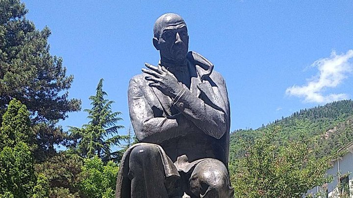 Monument to Zakharia Paliashvili