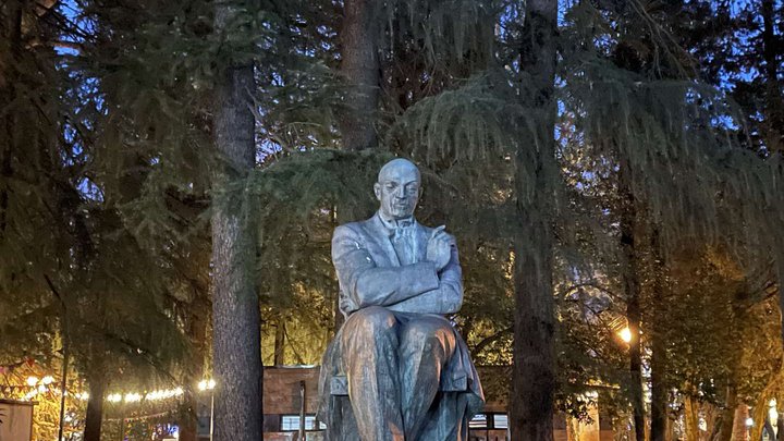 Zakharia Paliashvili's monument