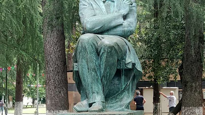 Zakharia Paliashvili's monument