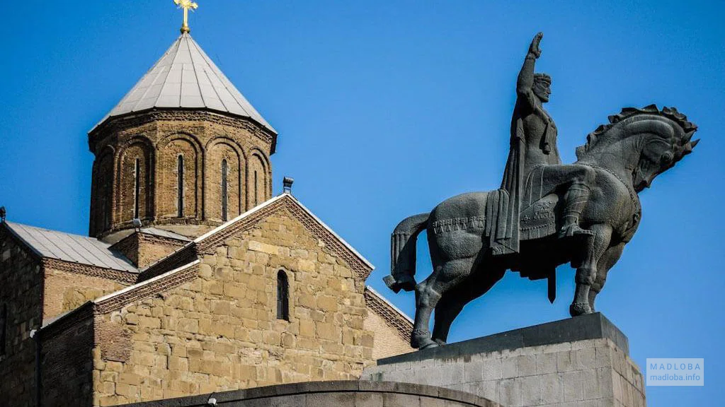 Памятник королю Вахтангу I Горгасали