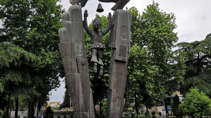 Памятник родному языку