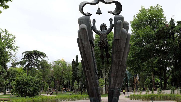 Памятник родному языку