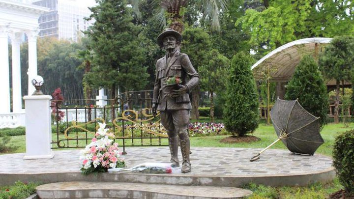 იასონ გორდესიანის ძეგლი