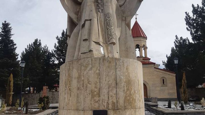 თამარა მეფის ძეგლი