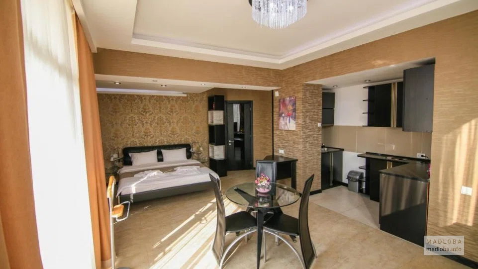 Интерьер номера в Panorama 360 Hotel
