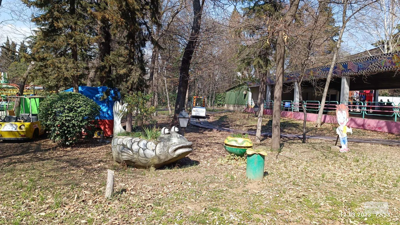 Клумба в виде рыбы в Парке Муштаид