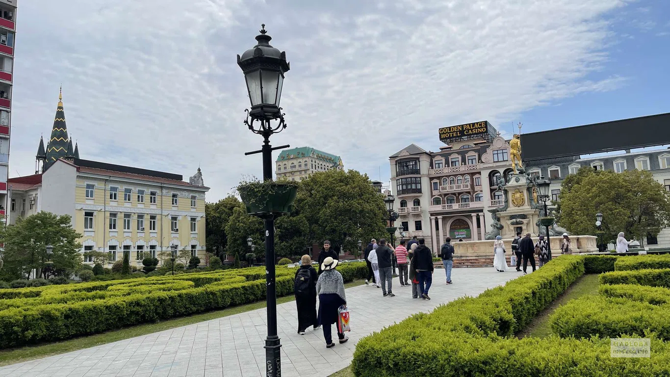 Театральная площадь