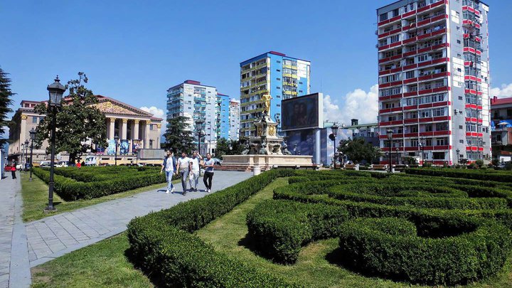 Park around the sculpture "Fountain of Neptune"