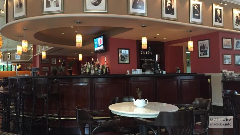Интерьер кафе Parnas Cafe Lounge & Restauran в Тбилиси