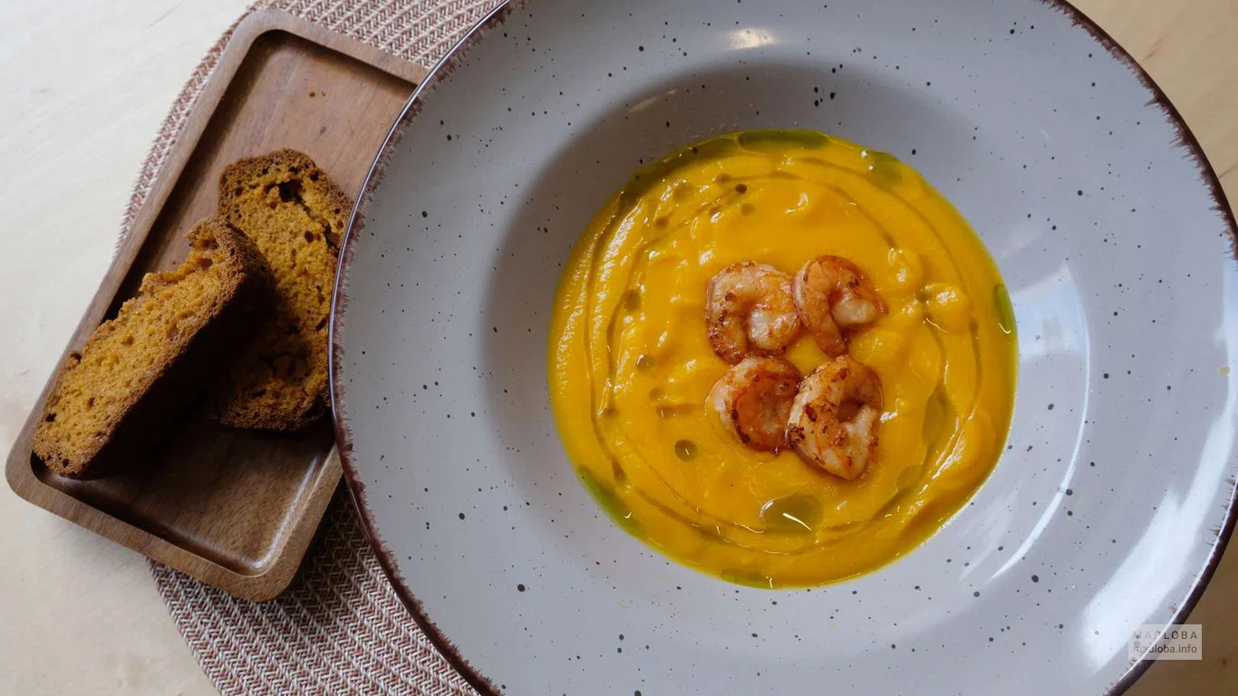 Pumpkin soup With shrimp