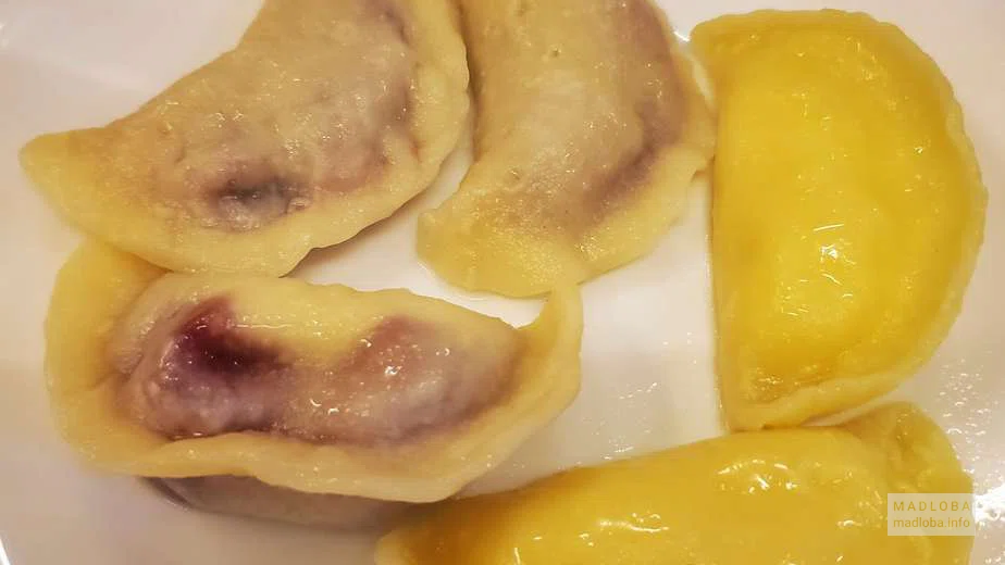 Вареники с вишней и с творогом
