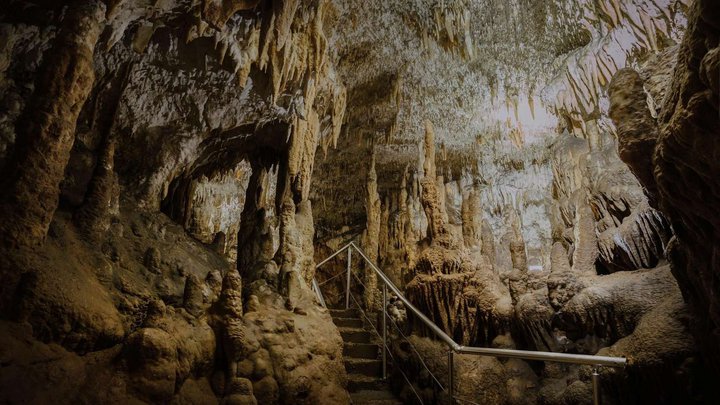 Navenakhevi Cave