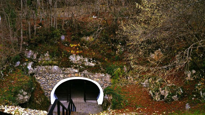 Navenakhevi Cave