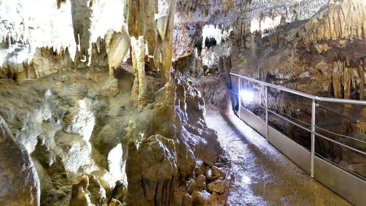 Navenakhevi Cave