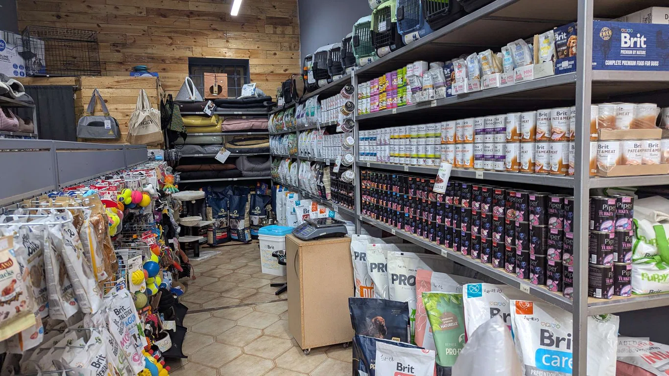 товар в магазине товаров для животных  Pet Spot в Батуми