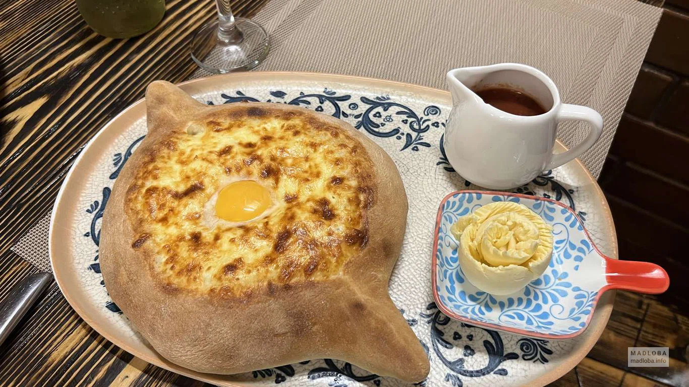 Хачапури с яйцом