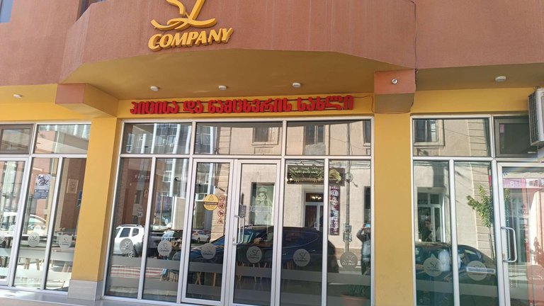 🍕 Where to eat tasty and inexpensive in Akhaltsikhe? Honest review of Pizza and Cake House